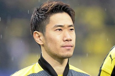 美女扒开尿口给男人玩