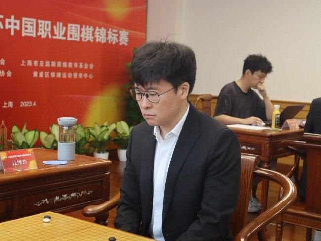 他扒下我的内裤就进去了视频