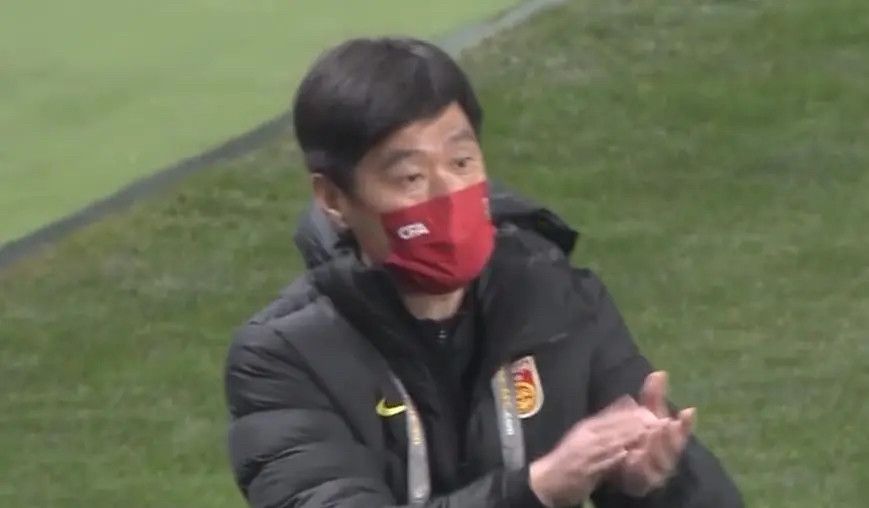 小十四萝裸体乱喷小说